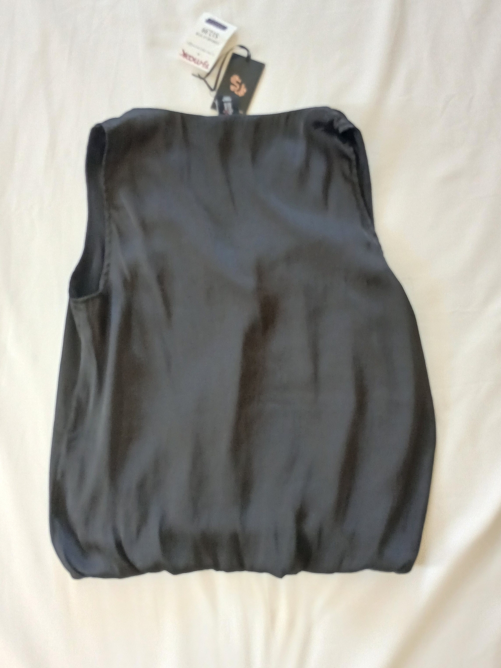Sincerly Jules Women's Black V-Neck Sleeveless Camisole - Picture 5 of 8